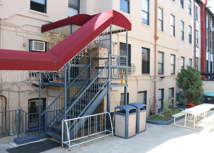 Chelsea InternationalHostel